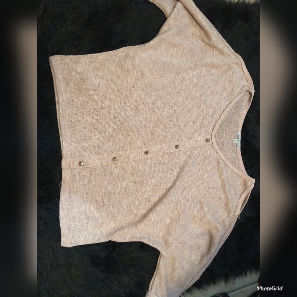 Open shoulder shirt